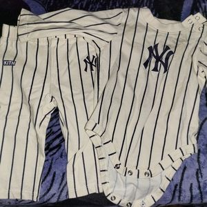 Kith kids baby yankee 6-12m